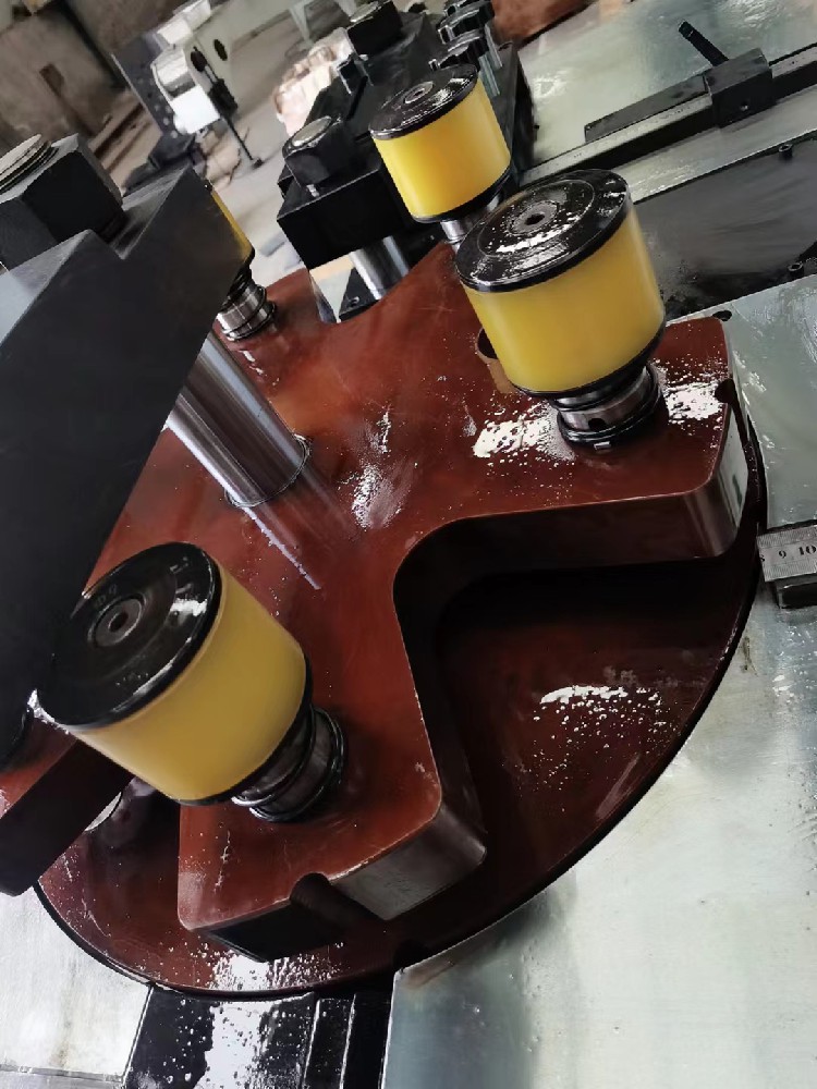 多工位母線加工機設備的使用