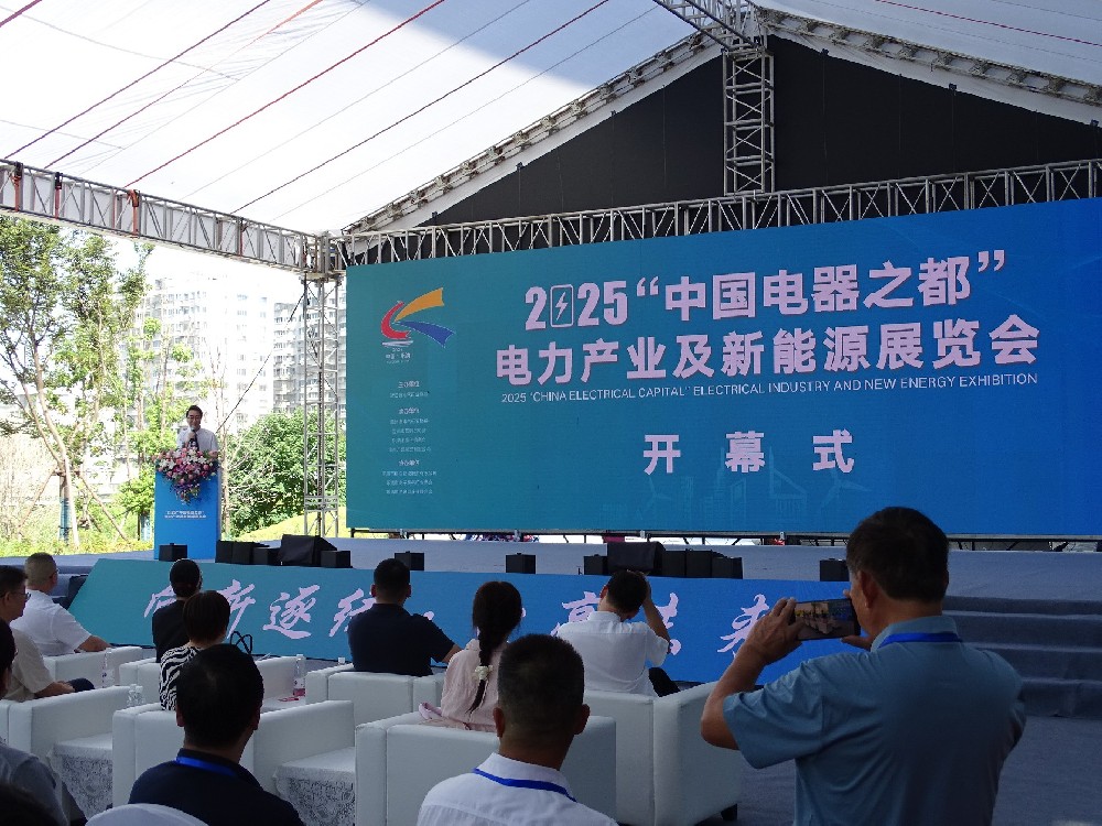 山東巨輝智能科技盛裝亮相2025中國電器之都展覽會 展示創(chuàng)新母線加工設(shè)備解決方案