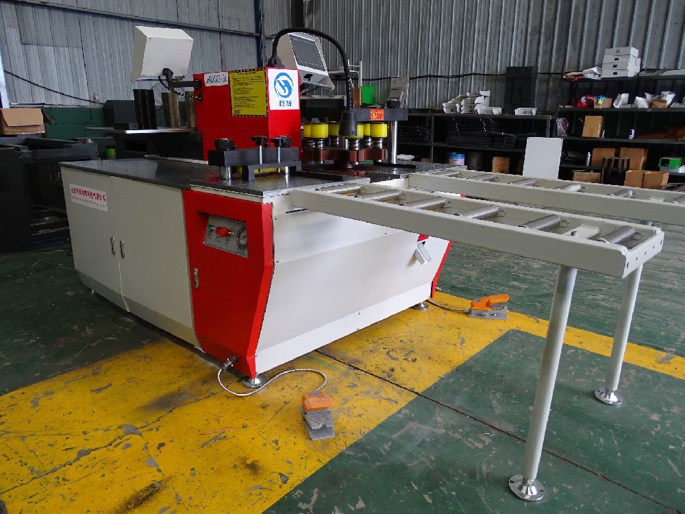 數控母線加工機